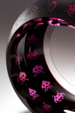 Glass-sculpture-by-Jamie-Worsley_Invade-Space-Purple