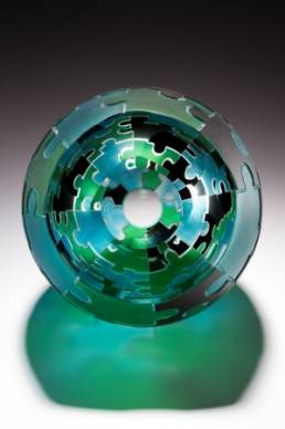 Glass-sculpture-by-Jamie-Worsley_Puzzled